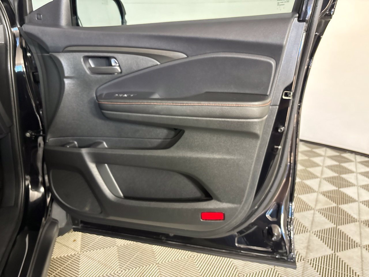 Used 2025 Honda Passport TrailSport image 31