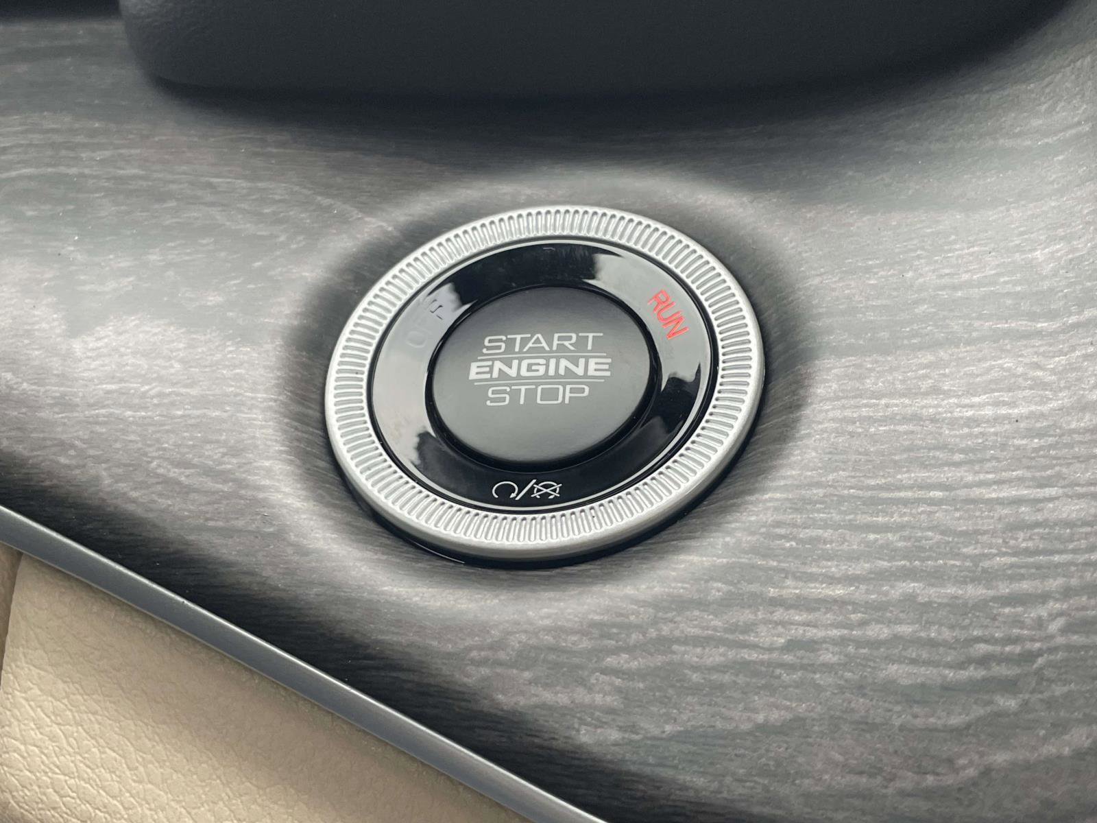 New 2025 Jeep Grand Cherokee Limited w/ Black Appearance Package image 8