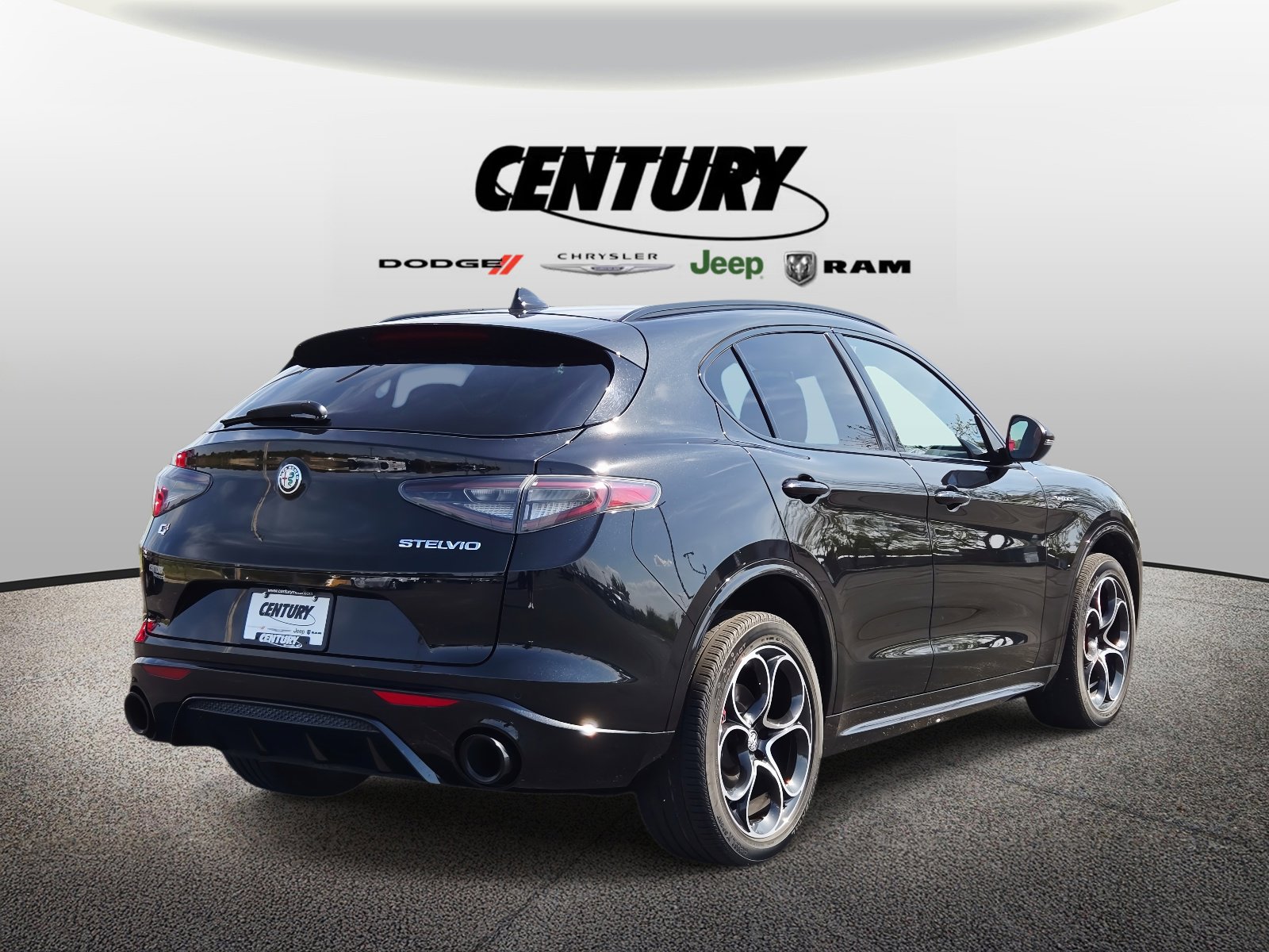 Used 2024 Alfa Romeo Stelvio Veloce image 4