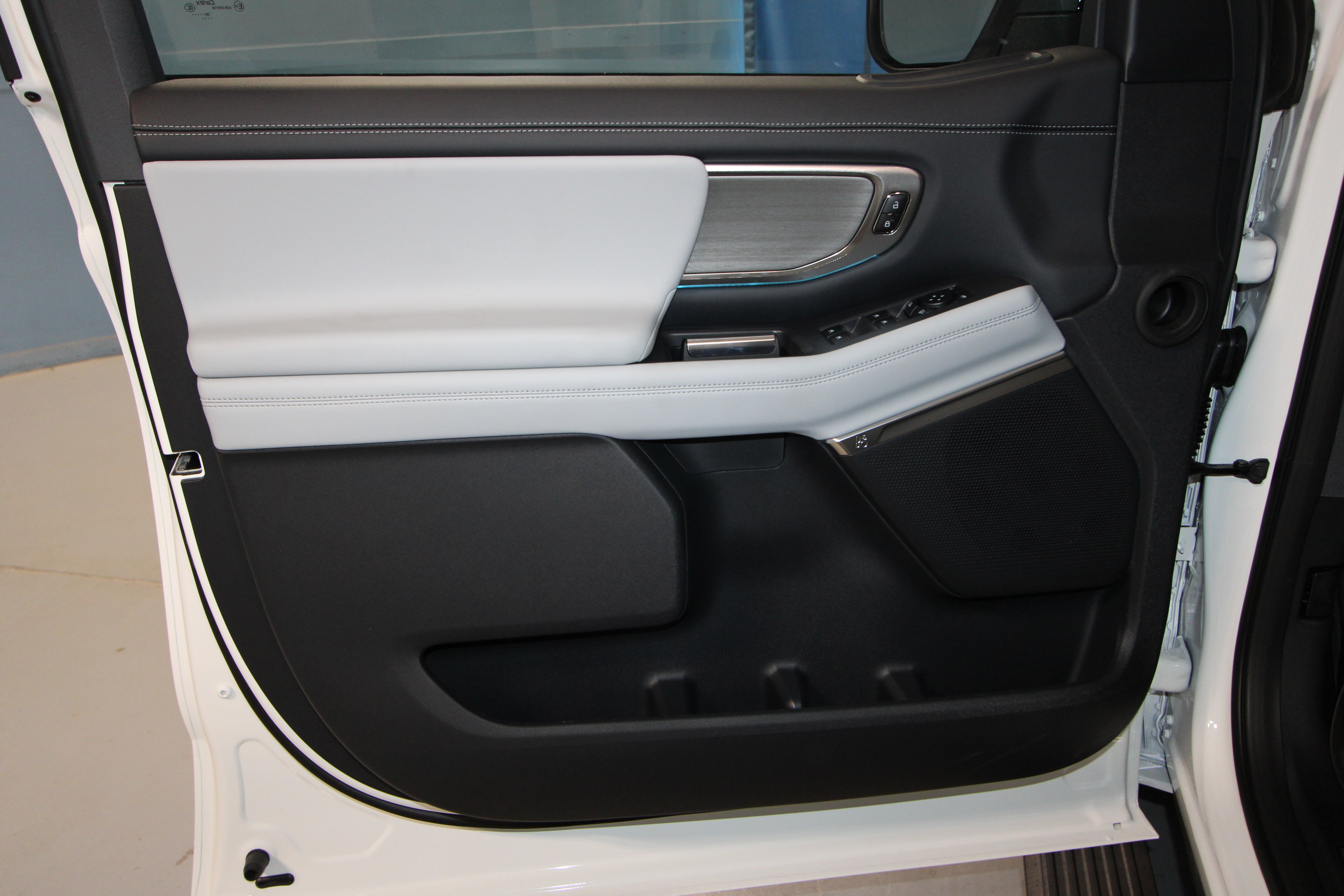 New 2027 Ford Expedition Platinum AWD/4WD image 4