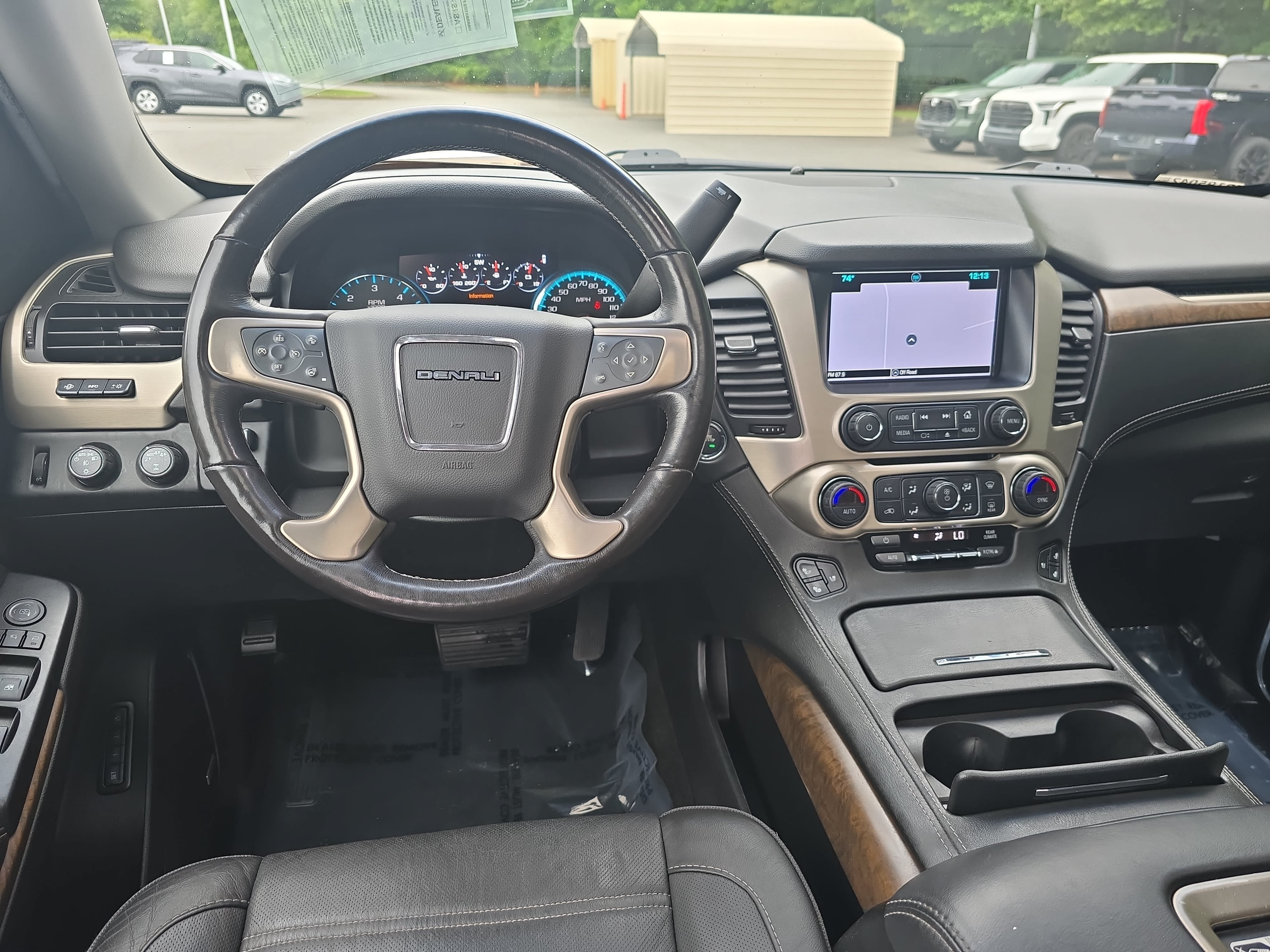 Used 2018 GMC Yukon Denali w/ Open Road Package AWD/4WD image 15