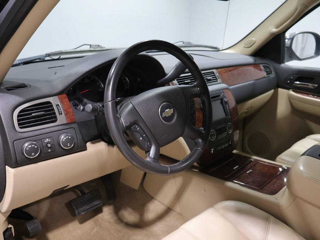 Used 2008 Chevrolet Avalanche LTZ w/ LTZ Preferred Equipment Group AWD/4WD image 17