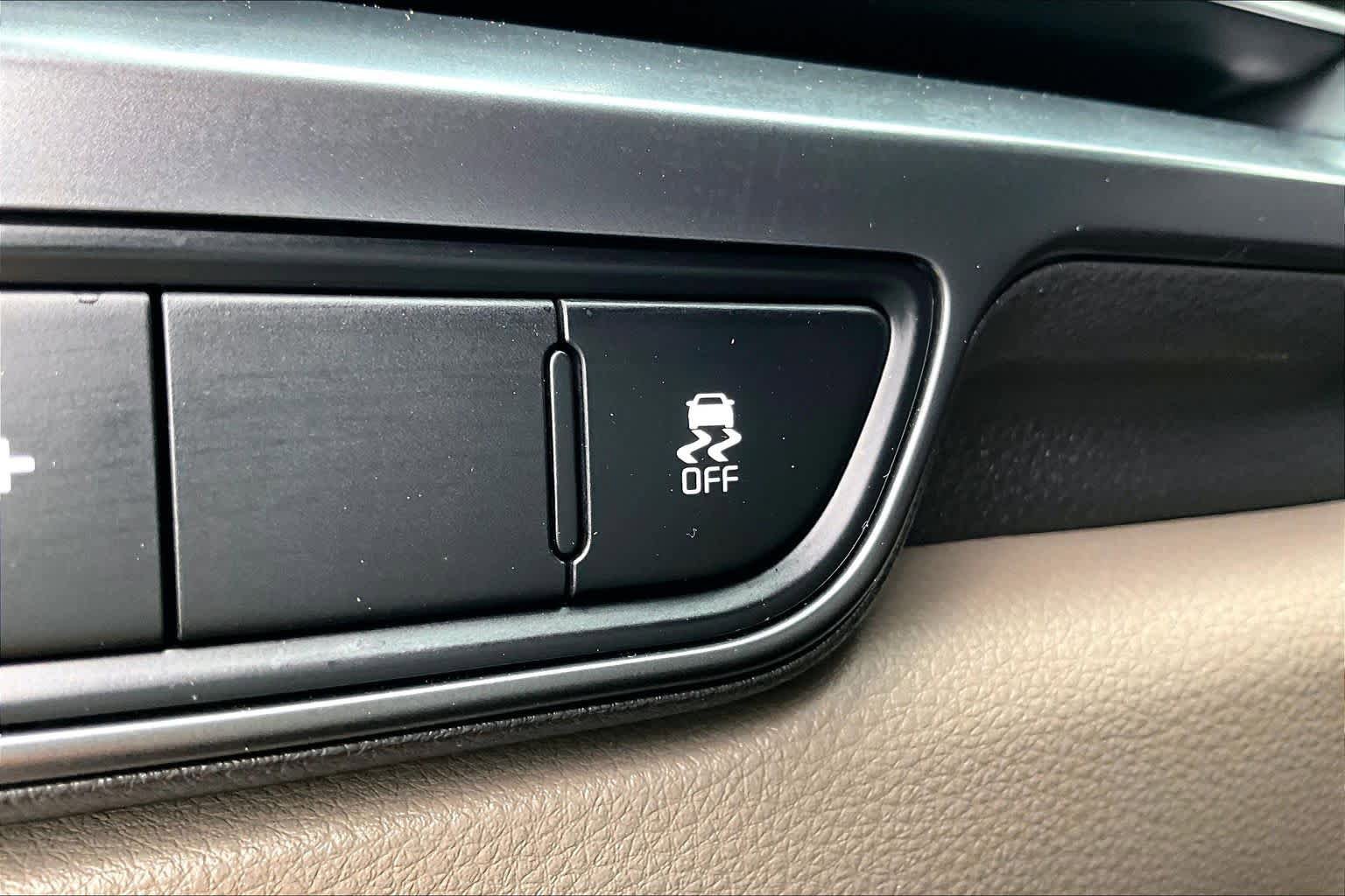 Certified 2026 Kia Carnival FWD image 34