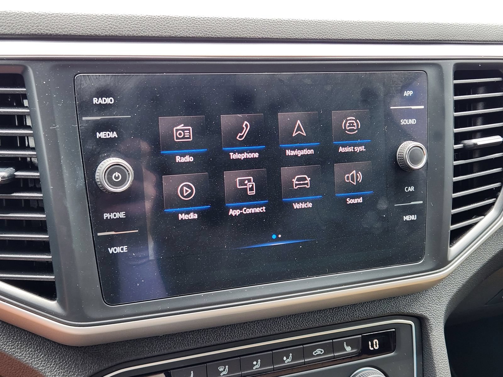 Used 2021 Volkswagen Atlas Cross Sport SE w/ Panoramic Sunroof Package FWD image 18
