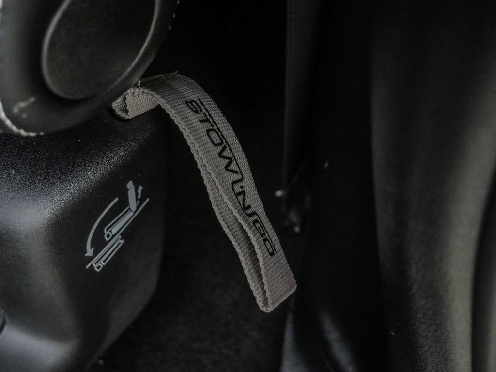 Used 2025 Chrysler Pacifica Select image 24