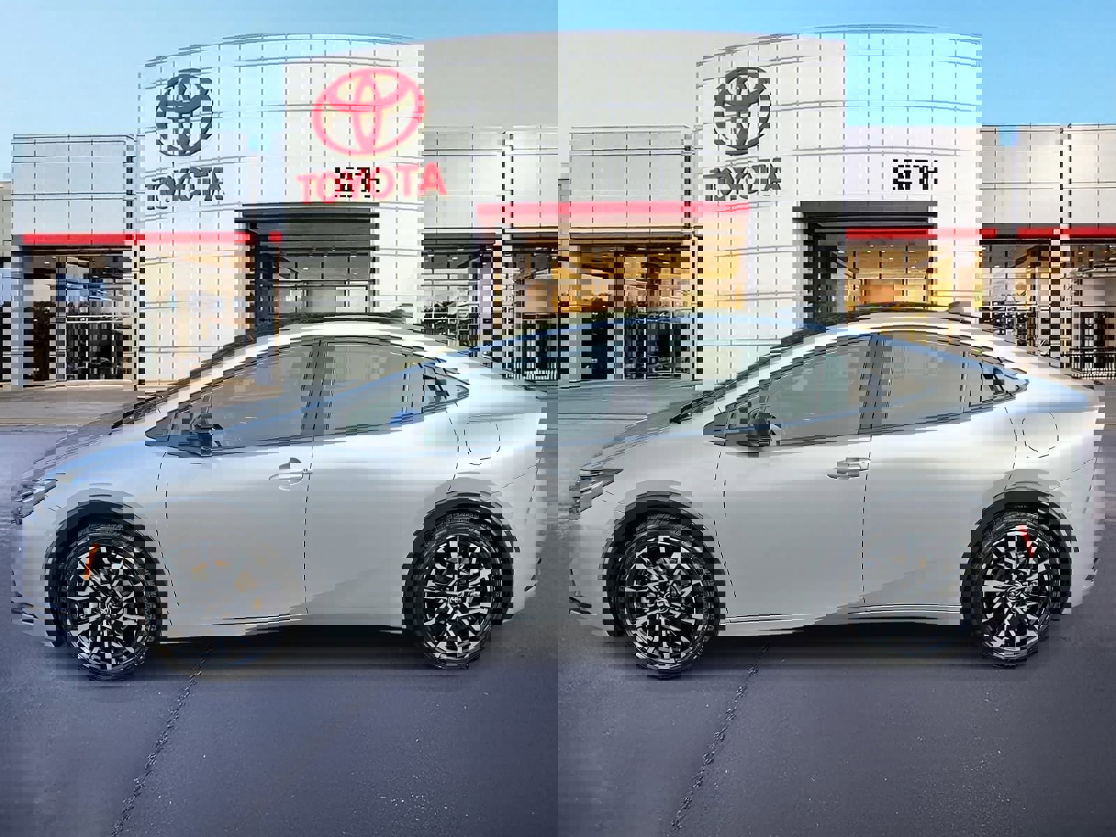 Used 2025 Toyota Prius Plug-In Hybrid image 8