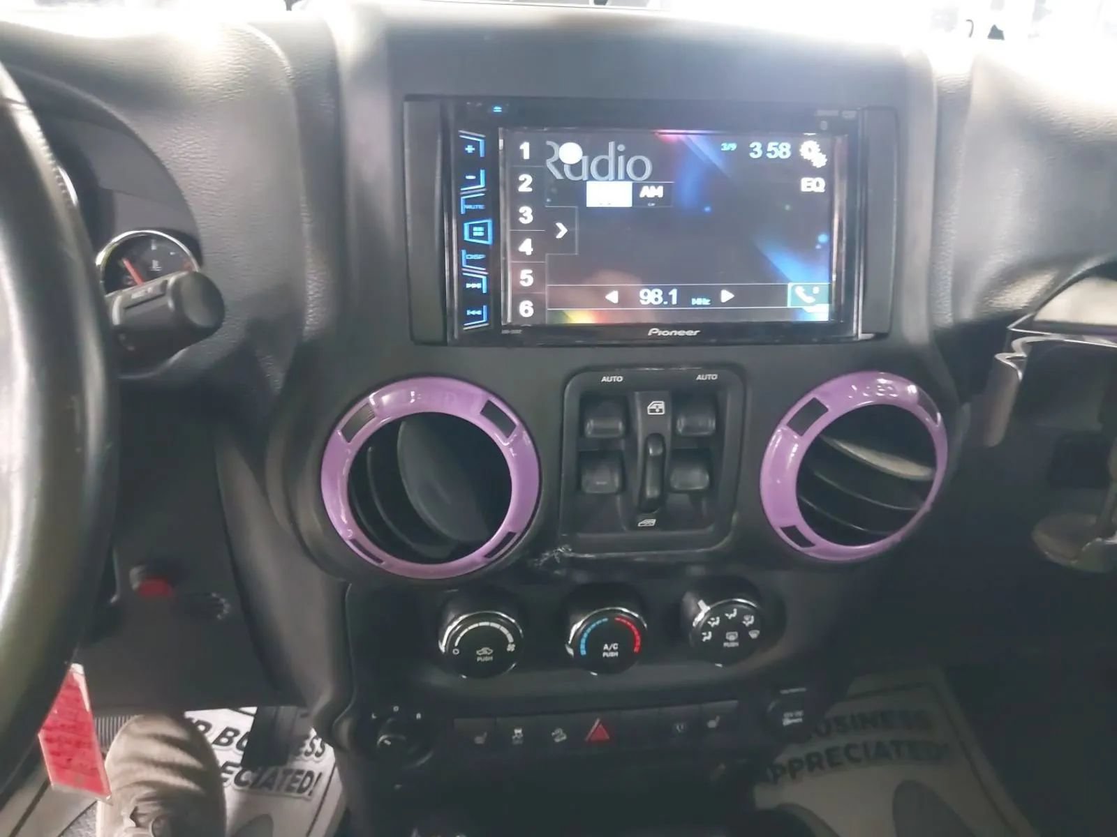 Used 2014 Jeep Wrangler Unlimited Sahara w/ Connectivity Group AWD/4WD image 20