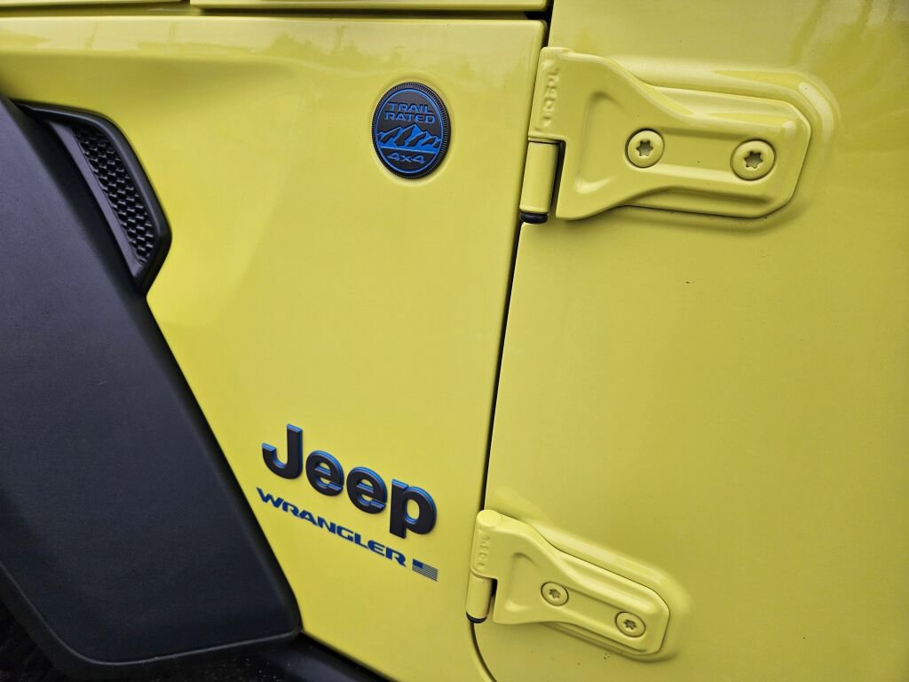 Used 2023 Jeep Wrangler Unlimited Rubicon 4xe w/ Cold Weather Group AWD/4WD image 12