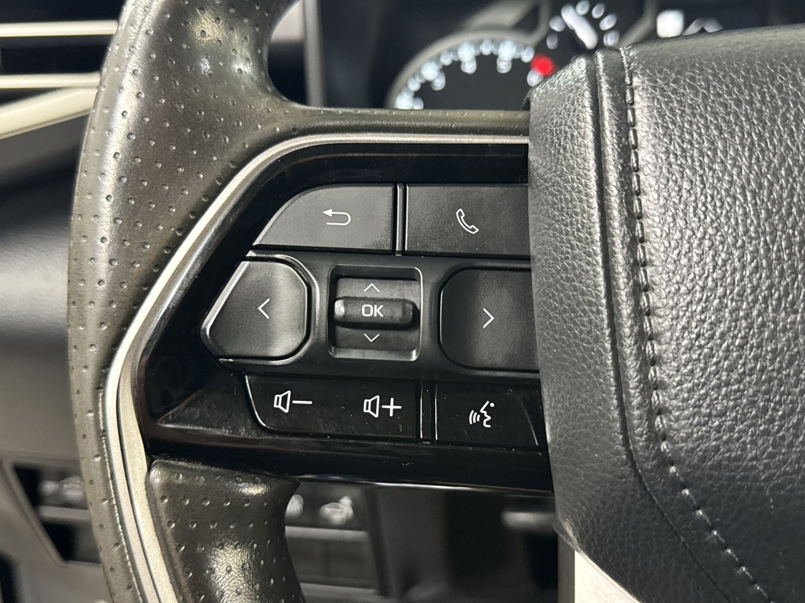 Used 2022 Toyota Tundra SR5 w/ SR5 Convenience Package AWD/4WD image 37
