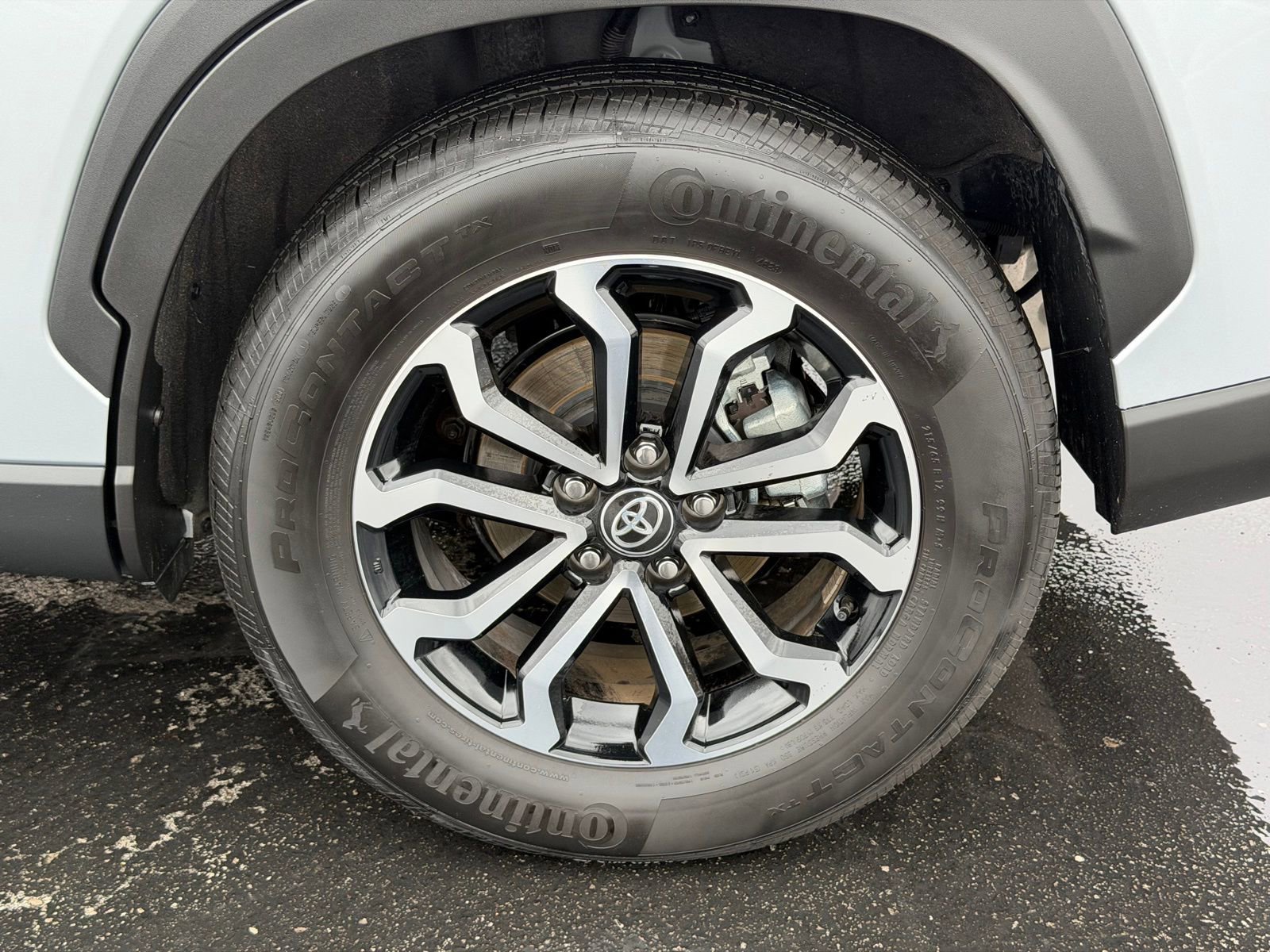 Used 2024 Toyota Corolla Cross SE image 33