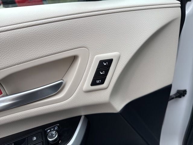 Certified 2025 Toyota Sienna Platinum AWD/4WD image 28