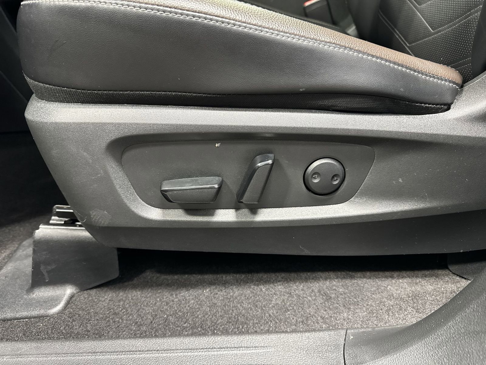 Certified 2024 Nissan Pathfinder Platinum image 30