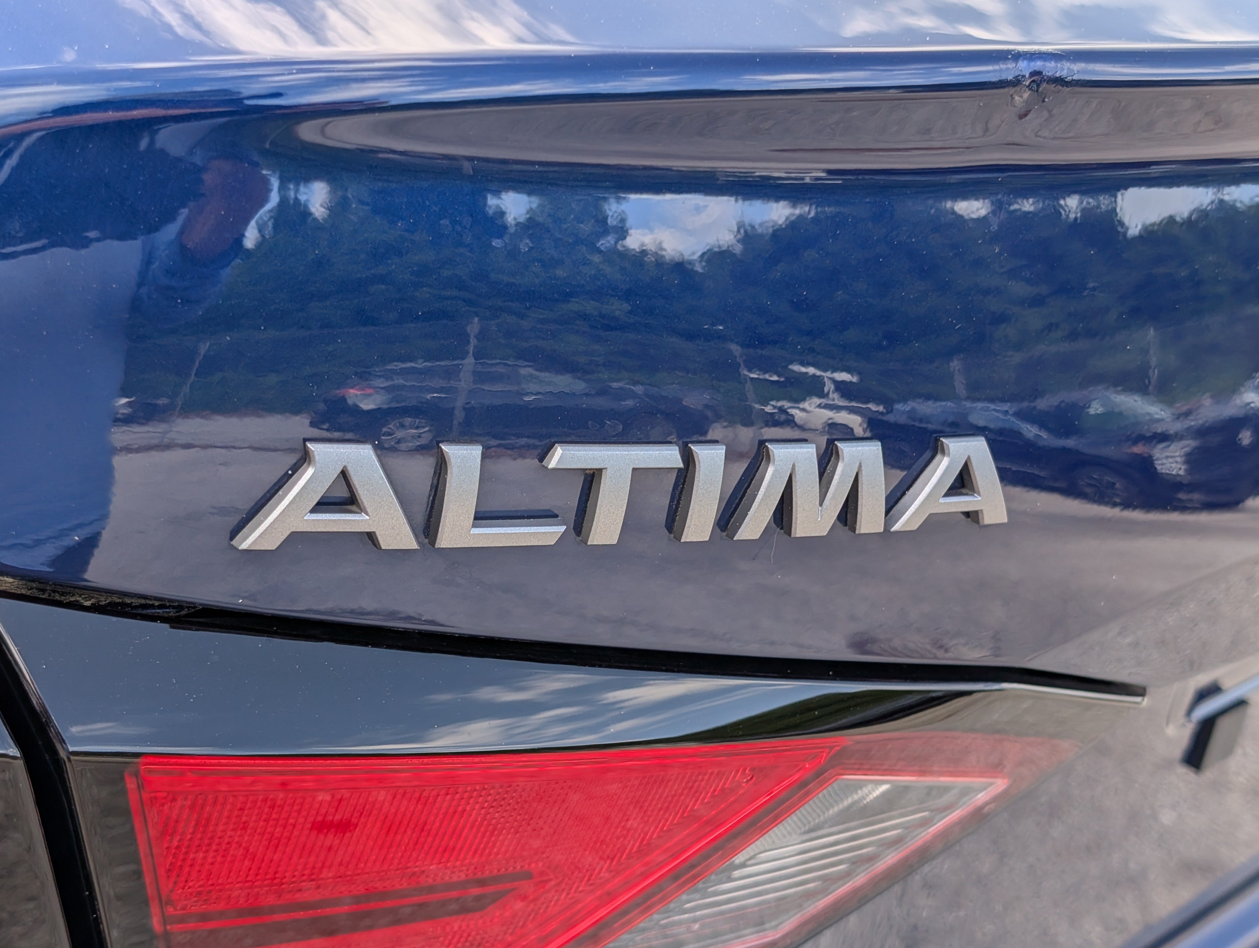 Used 2024 Nissan Altima 2.5 S FWD image 9