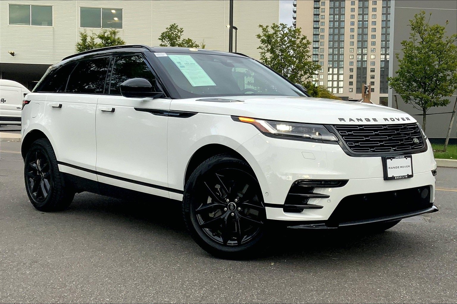 Used 2026 Land Rover Range Rover Velar Dynamic SE image 2