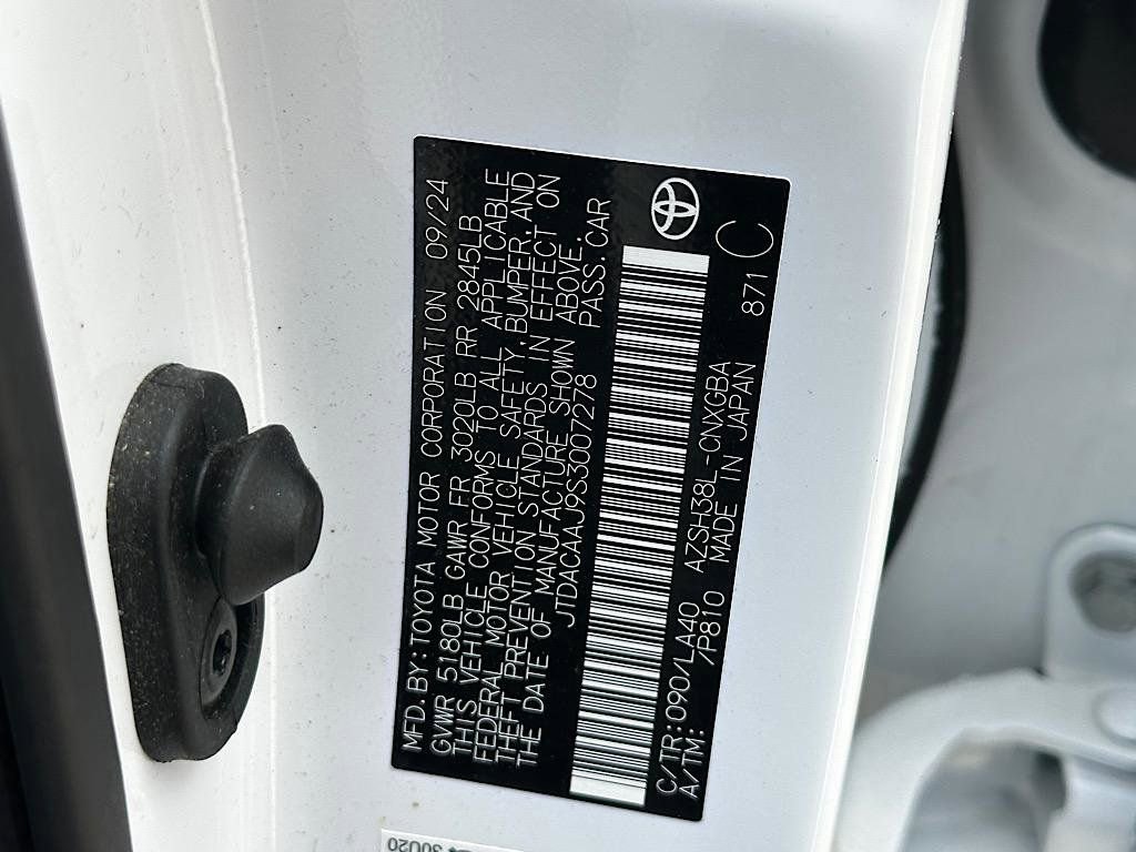 Certified 2025 Toyota Crown Signia image 27