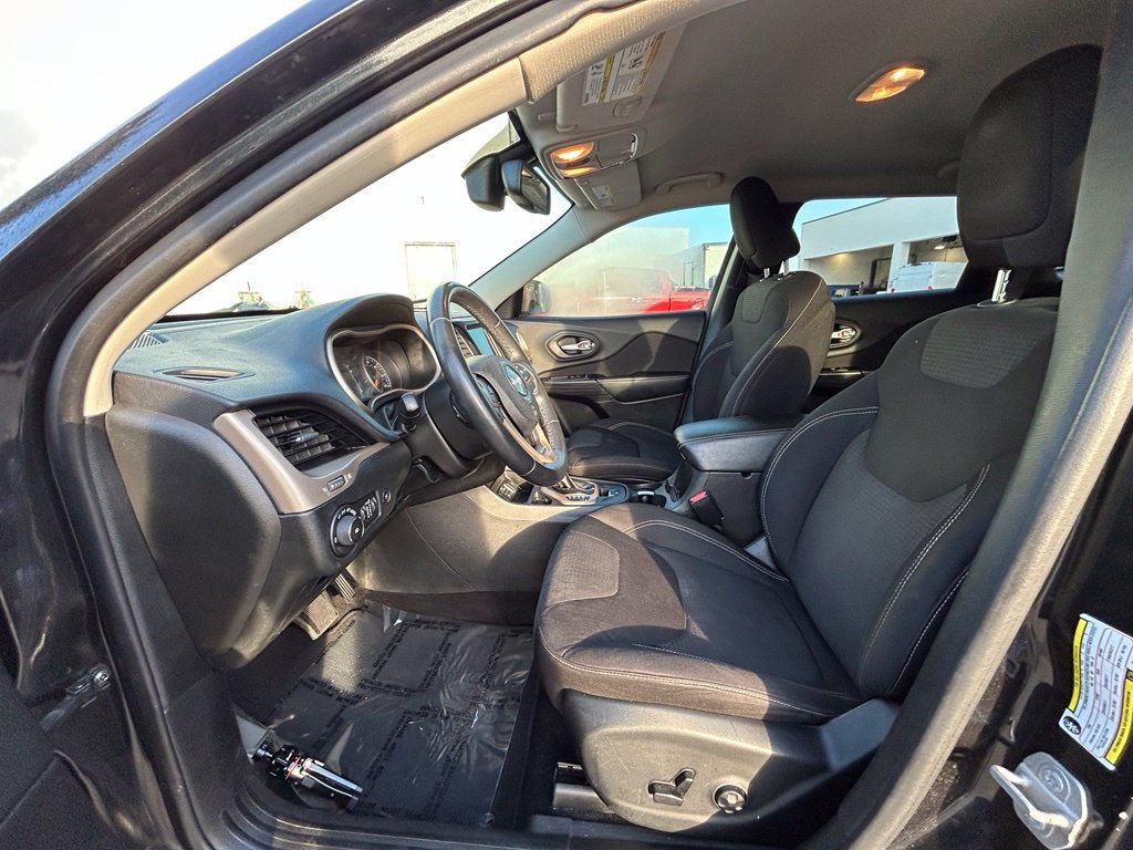 Used 2015 Jeep Cherokee Latitude w/ Comfort/Convenience Group FWD image 10