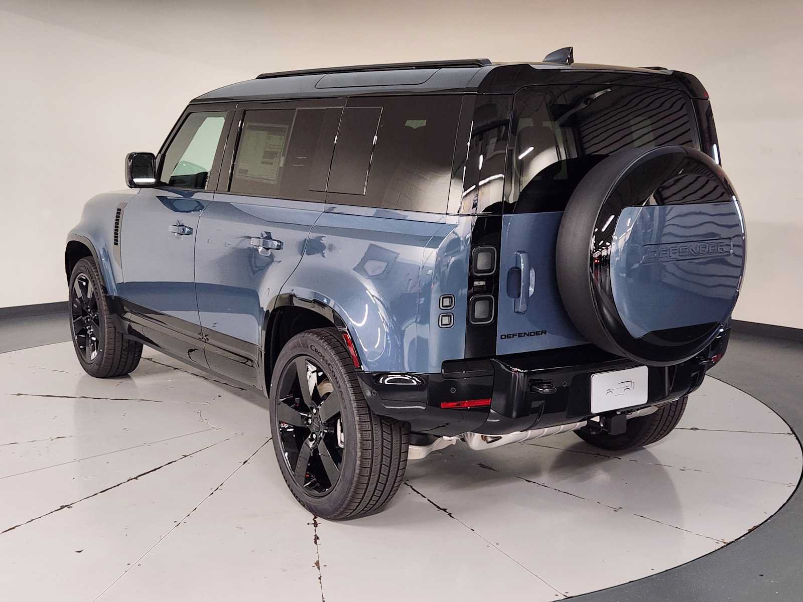 New 2026 Land Rover Defender 110 X-Dynamic SE AWD/4WD image 6