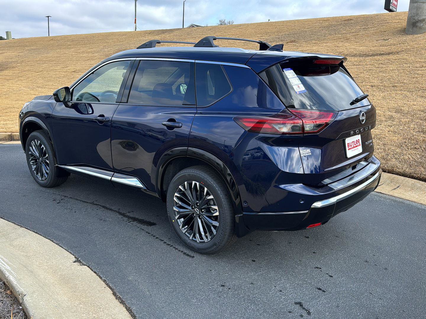 New 2026 Nissan Rogue Platinum w/ Platinum Premium Package image 3