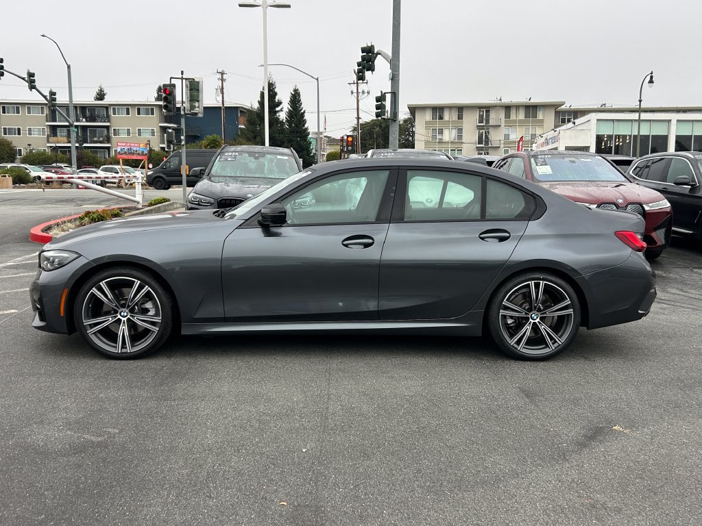 Used 2022 BMW 330i Sedan w/ M Sport Package RWD image 2