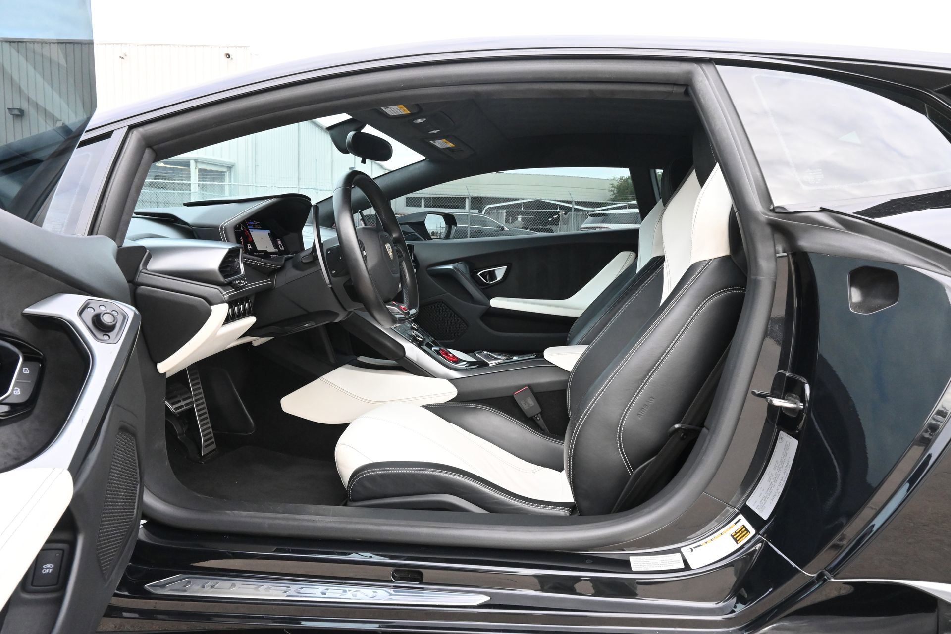 Used 2015 Lamborghini Huracan LP 610-4 AWD/4WD image 14