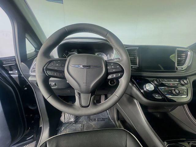 Used 2026 Chrysler Pacifica Limited w/ S Appearance Package image 14