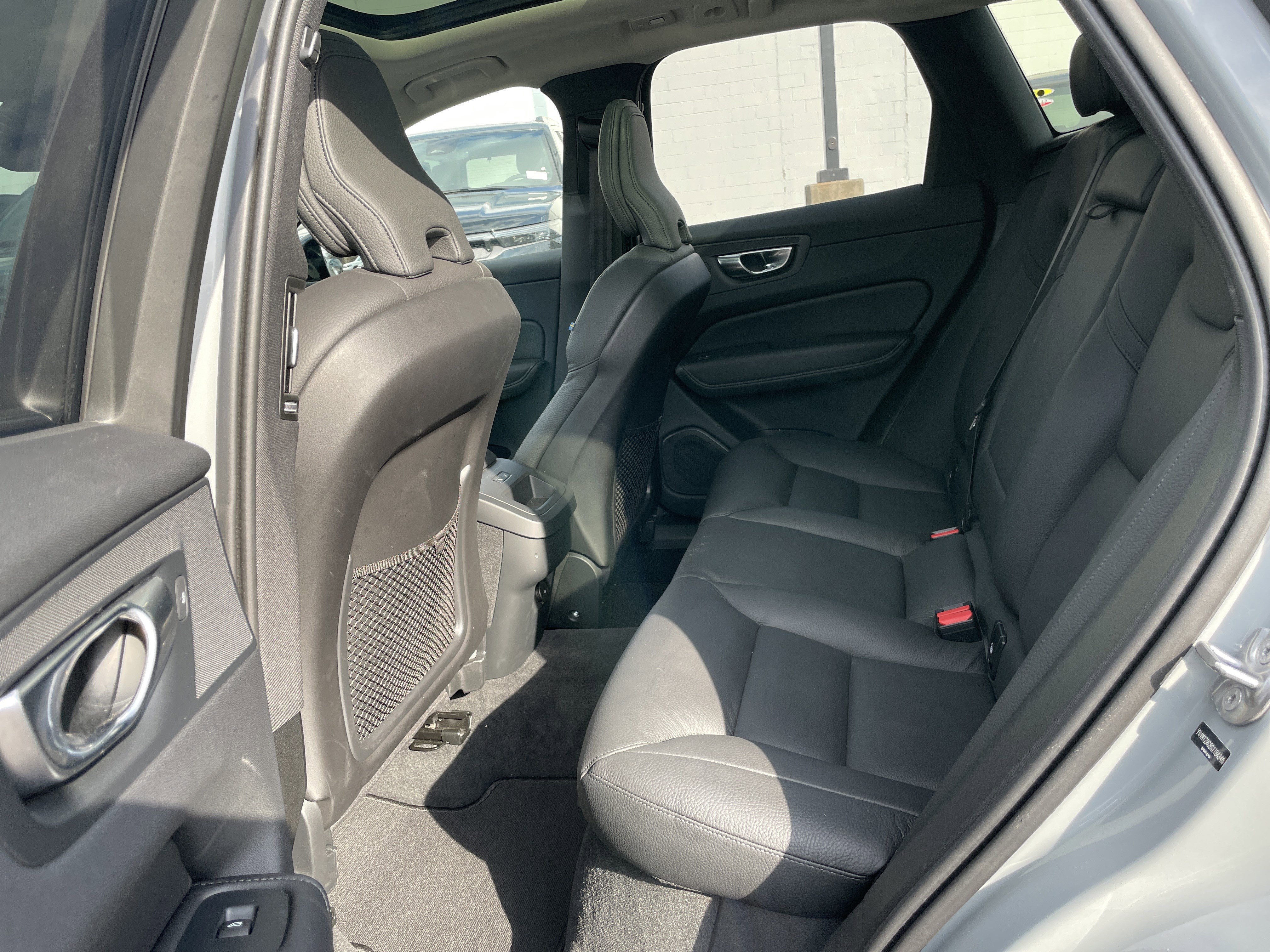 Used 2025 Volvo XC60 B5 Plus image 27