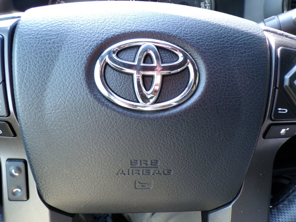 Used 2017 Toyota Tacoma TRD Sport w/ Tow Package RWD image 31
