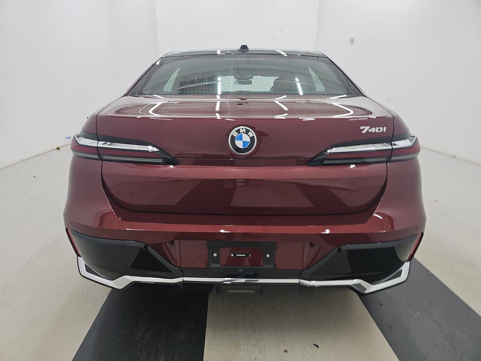 Used 2025 BMW 740i image 5