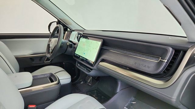 Used 2024 Rivian R1S Adventure image 21