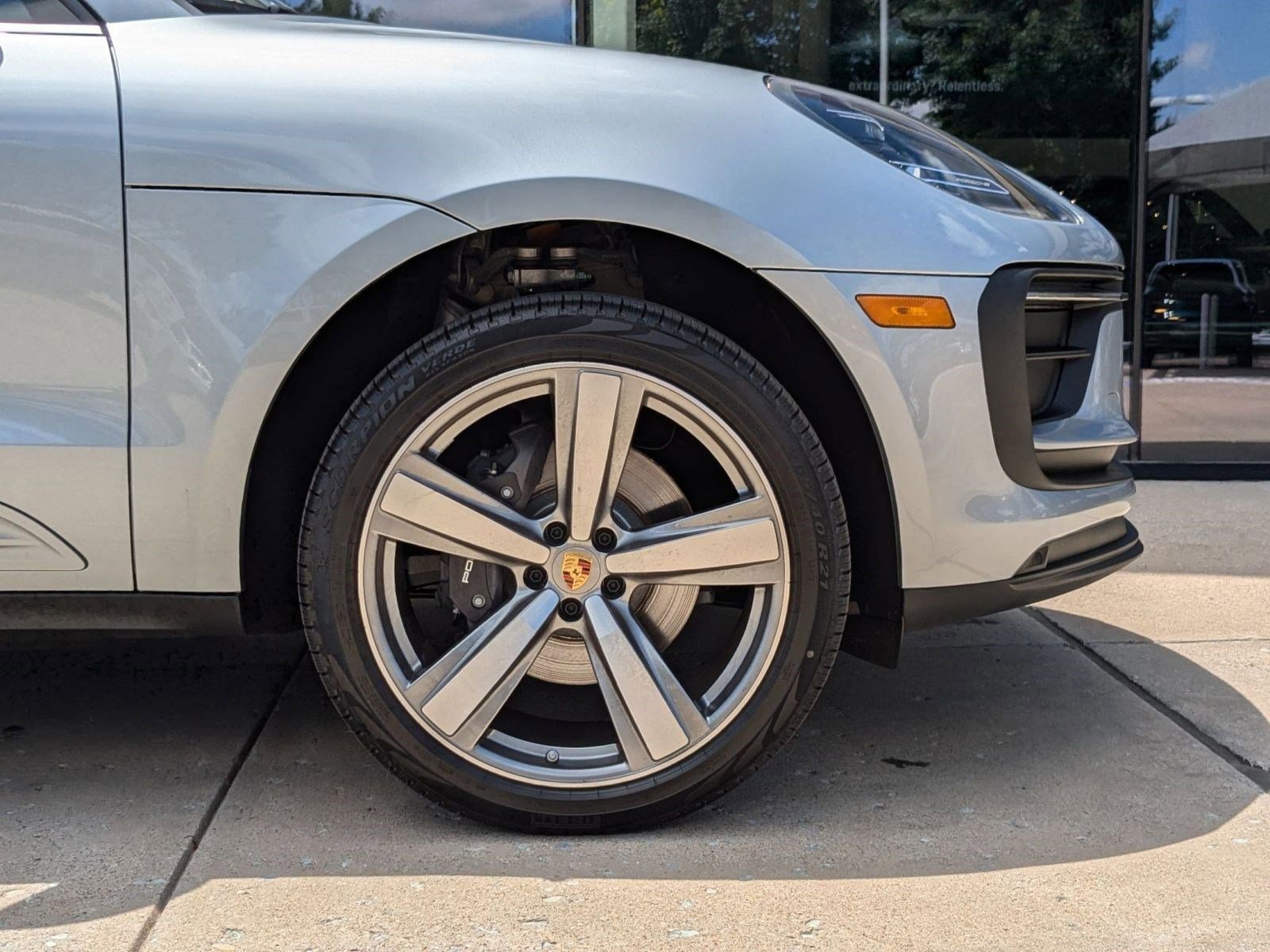 Certified 2025 Porsche Macan image 11