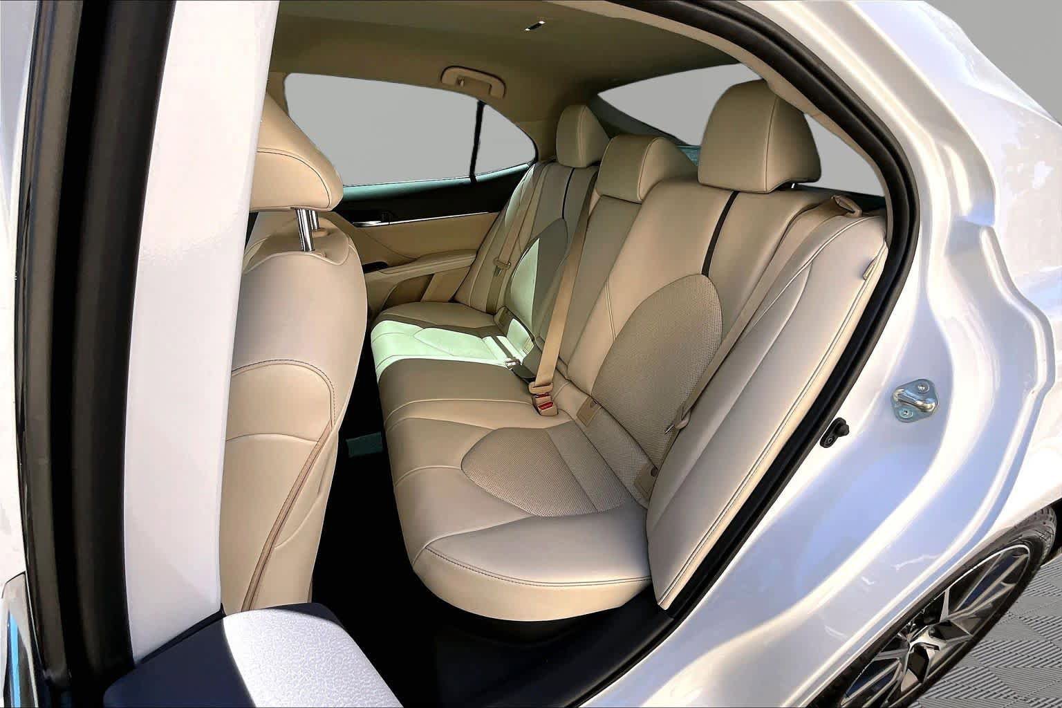 Used 2021 Toyota Camry XLE FWD image 21