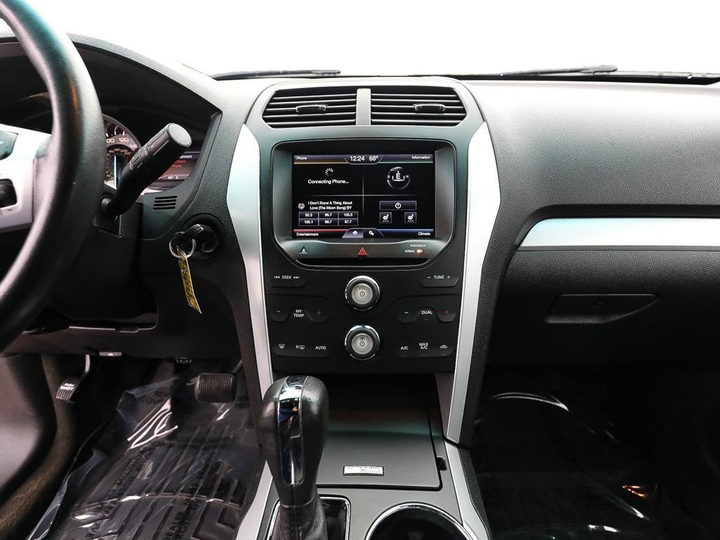 Used 2015 Ford Explorer XLT w/ Equipment Group 202A AWD/4WD image 17