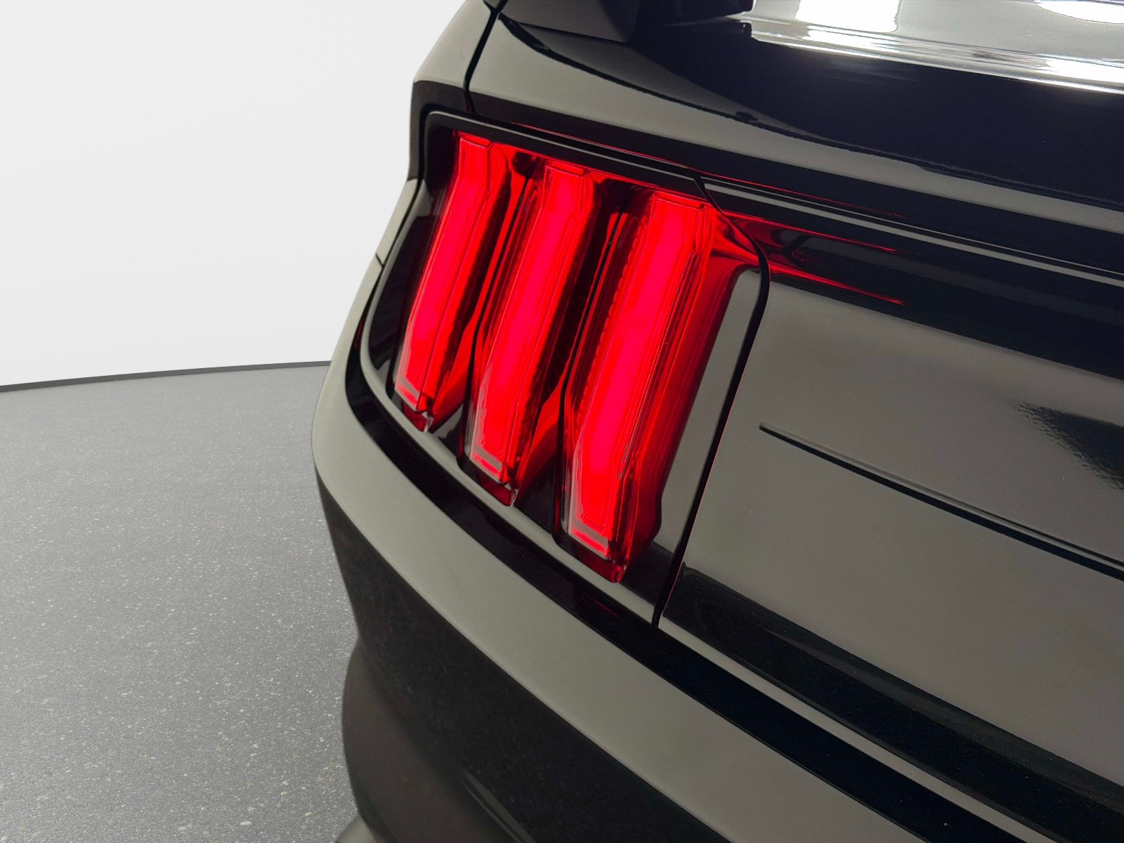 Used 2022 Ford Mustang Shelby GT500 w/ Technology Package RWD image 15