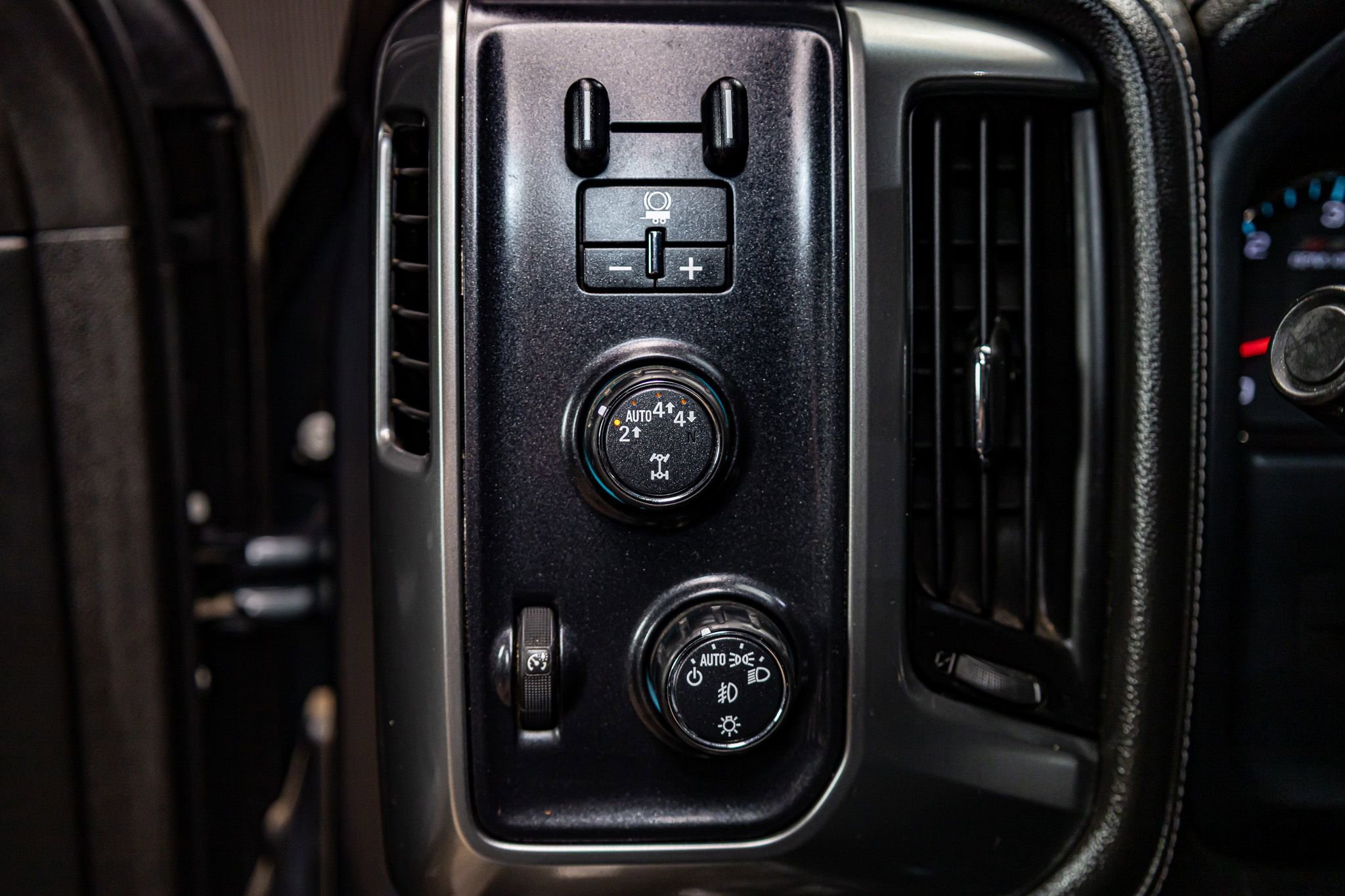 Used 2018 Chevrolet Silverado 1500 LTZ Z71 w/ LTZ Plus Package image 21