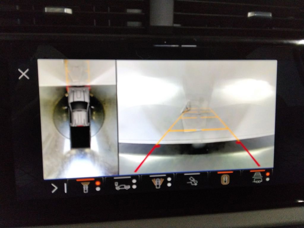 Used 2024 GMC Sierra 2500 AT4 w/ Technology Package image 25