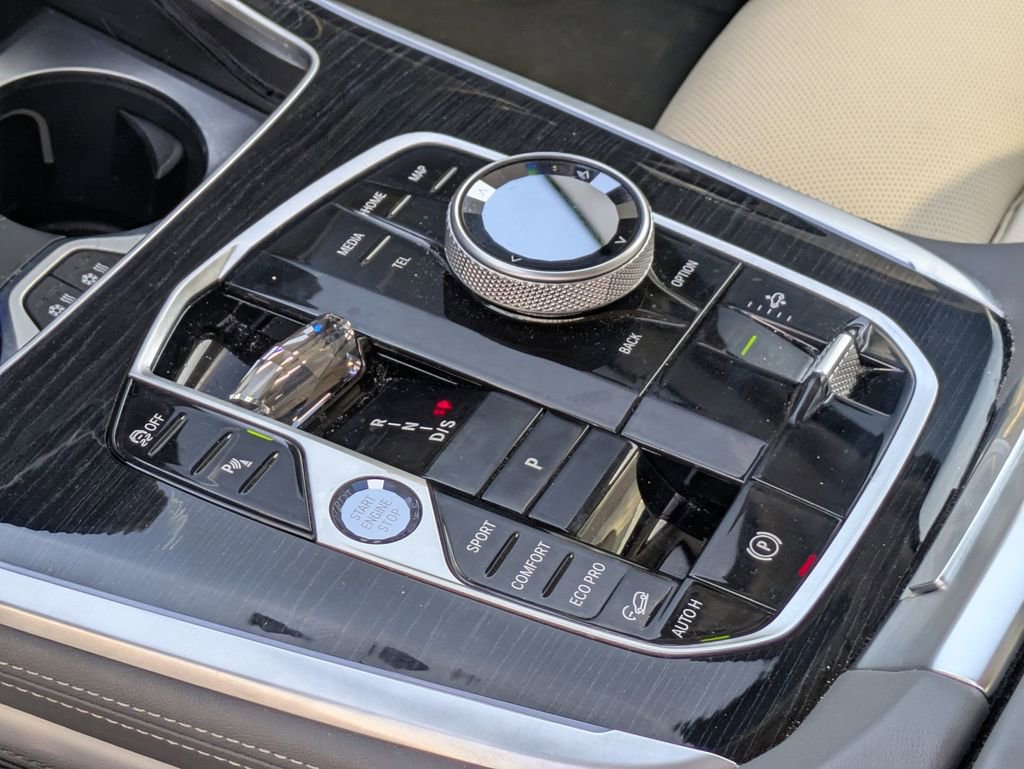 Used 2023 BMW X7 M60i w/ Executive Package image 25