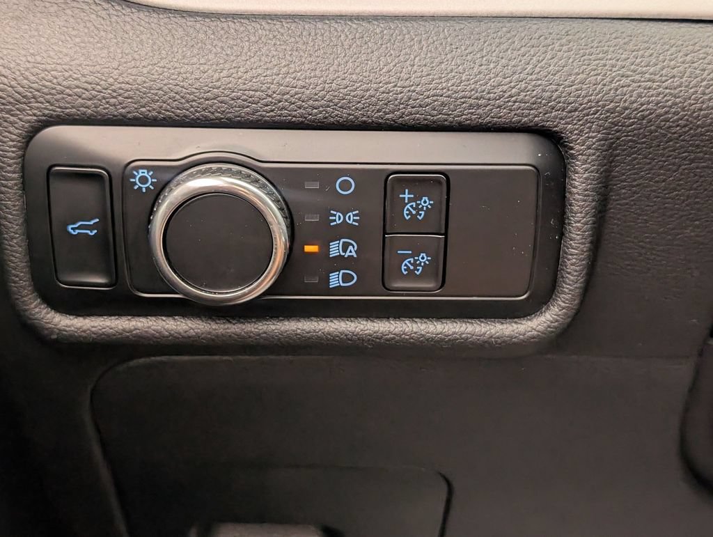 Used 2023 Ford Explorer XLT AWD/4WD image 15