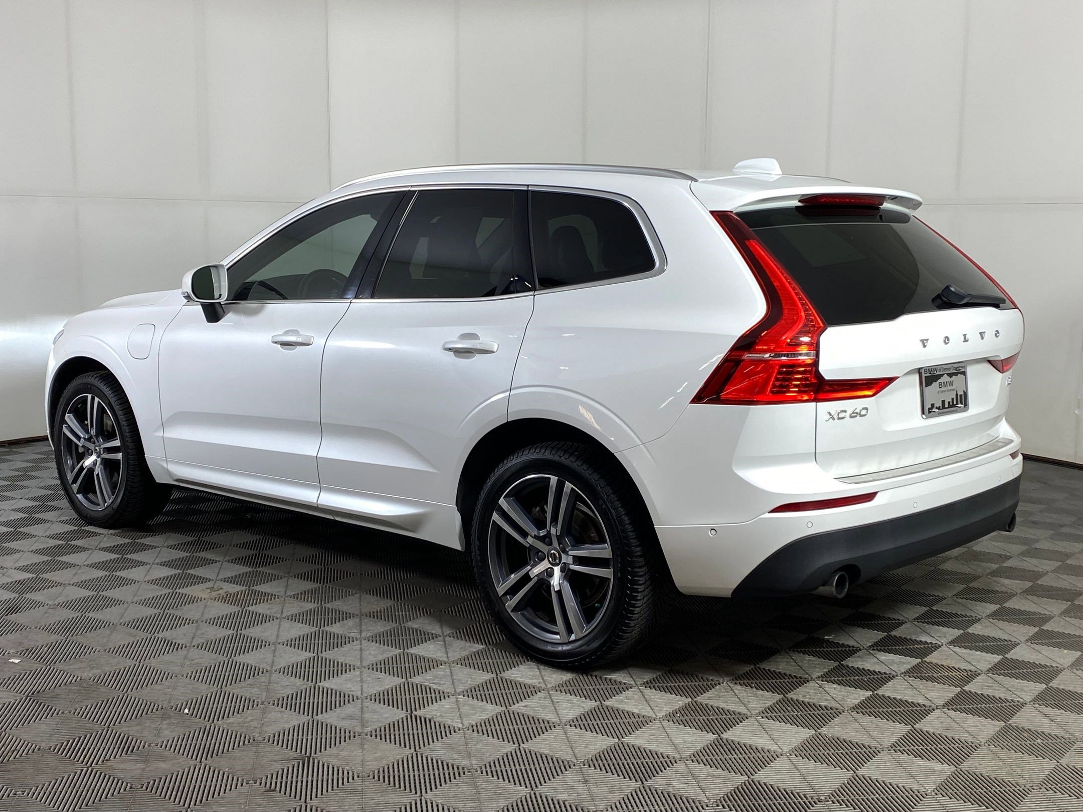 Used 2019 Volvo XC60 T8 Momentum w/ Advanced Package image 3