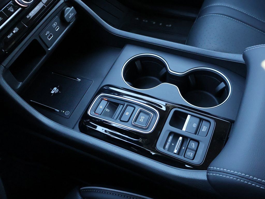 Certified 2025 Honda Pilot Elite image 25