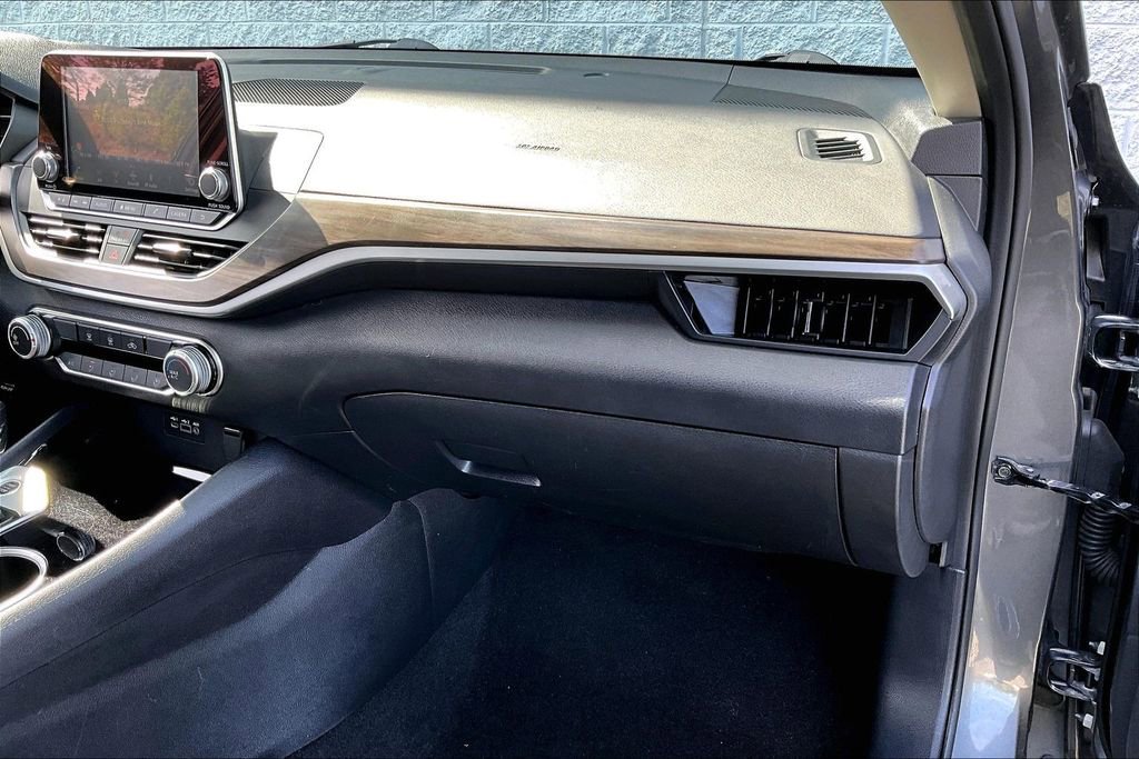 Certified 2024 Nissan Altima 2.5 SV FWD image 16