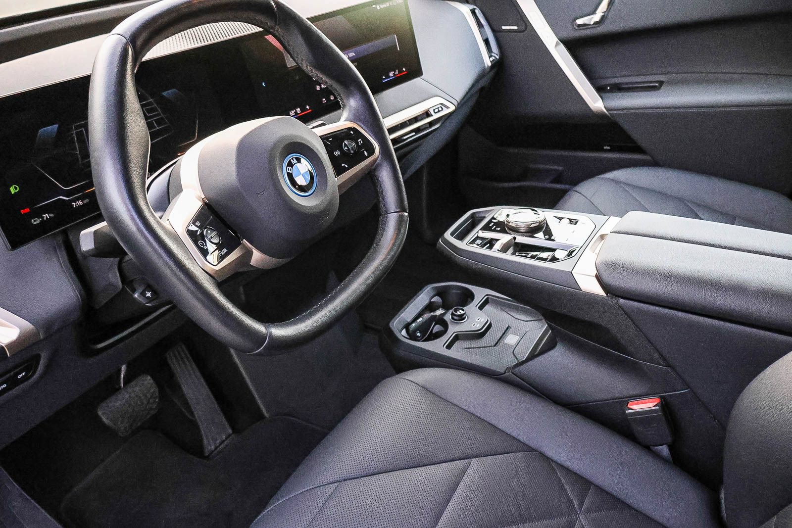 Used 2024 BMW iX xDrive50 w/ Sport Package AWD/4WD image 26