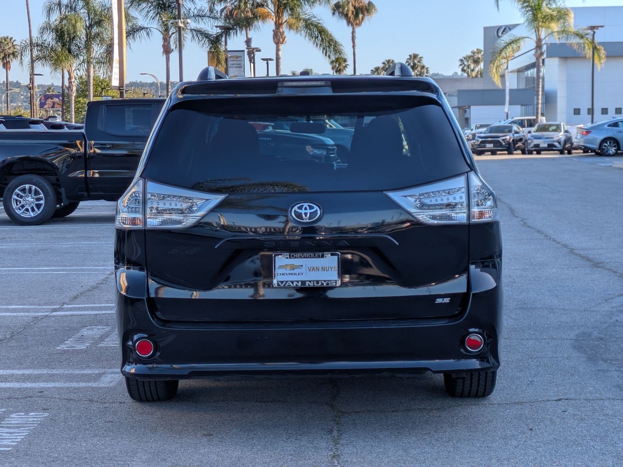 Used 2017 Toyota Sienna SE image 6