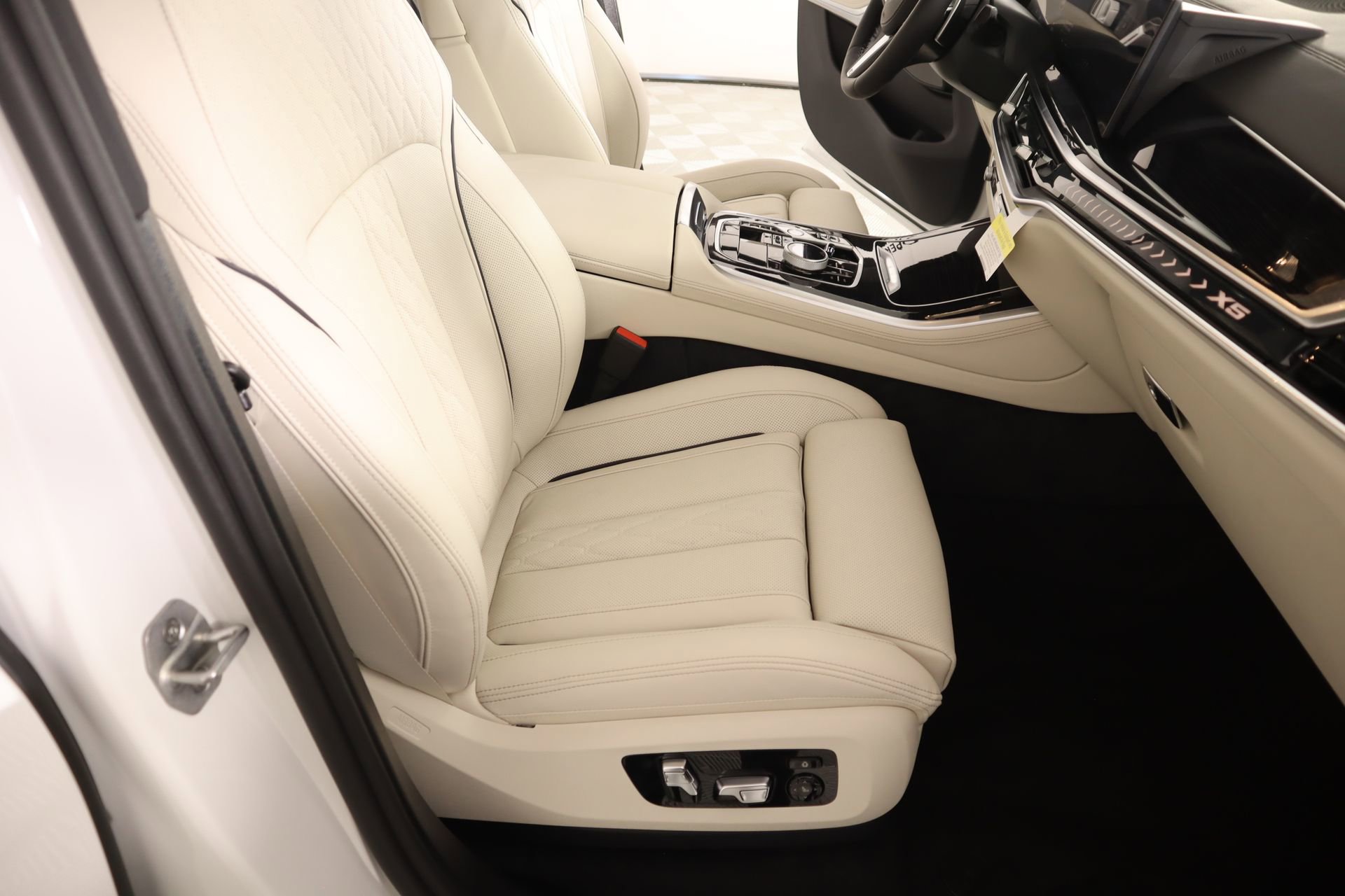 New 2026 BMW X5 xDrive40i w/ M Sport Package image 13