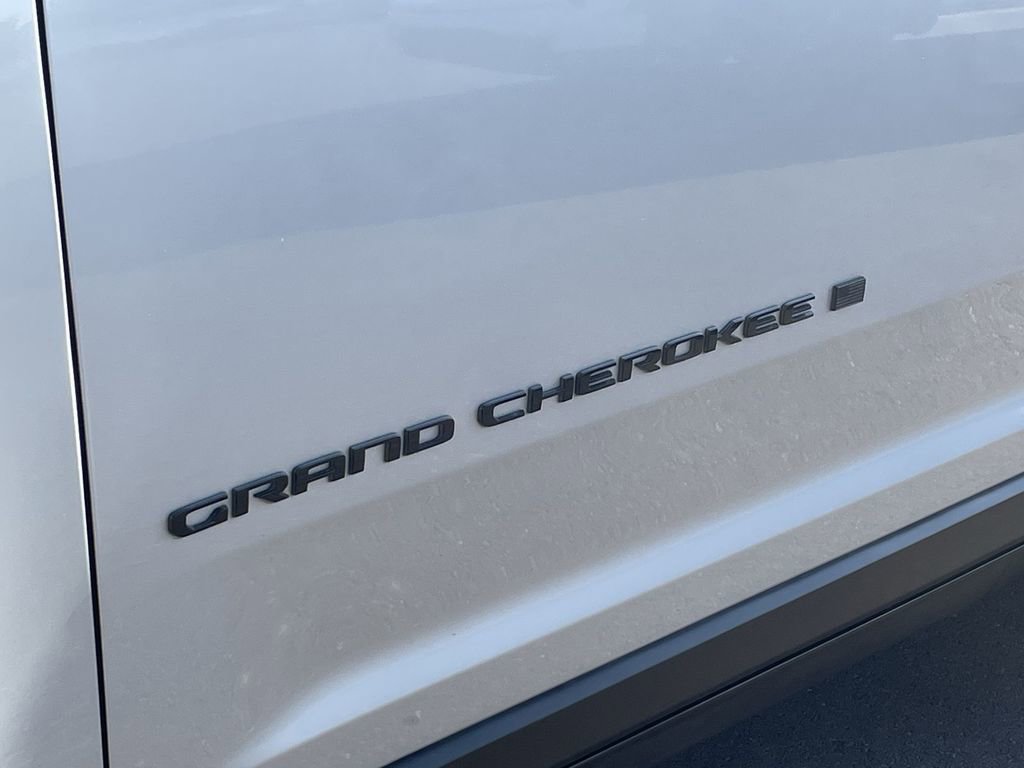 Used 2023 Jeep Grand Cherokee L Laredo image 30