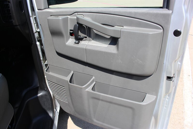 Used 2019 Chevrolet Express 2500 LS w/ Driver Convenience Package RWD image 23