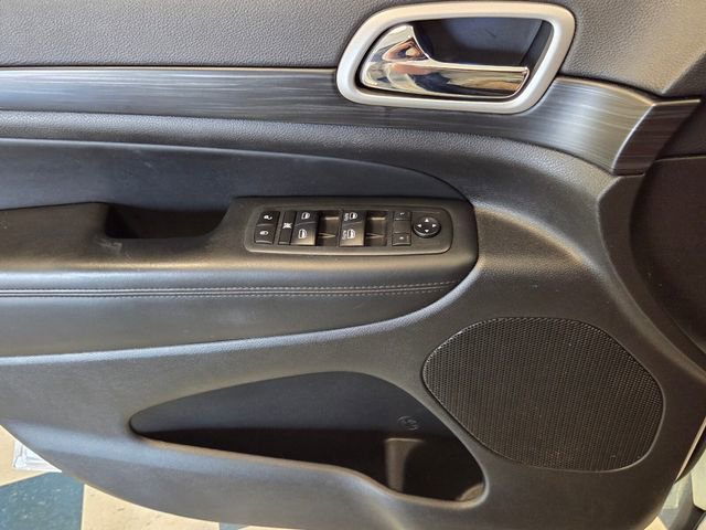 Used 2020 Jeep Grand Cherokee Laredo w/ 18" Wheel & 8.4" Radio Group image 25