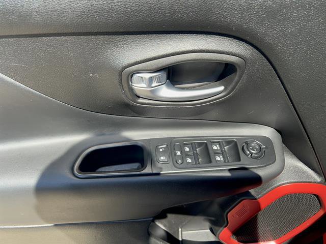 Used 2017 Jeep Renegade Trailhawk w/ Safety & Security Group image 9