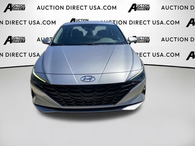 Used 2022 Hyundai Elantra SE w/ Cargo Package FWD image 2