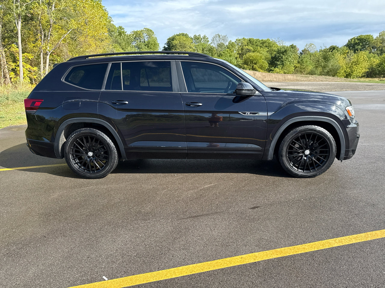Used 2019 Volkswagen Atlas SEL R-Line image 4