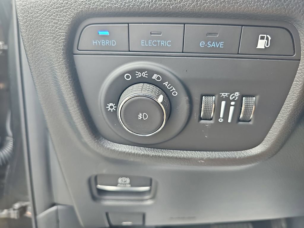 Used 2023 Jeep Grand Cherokee Overland w/ Luxury Tech Group IV AWD/4WD image 31